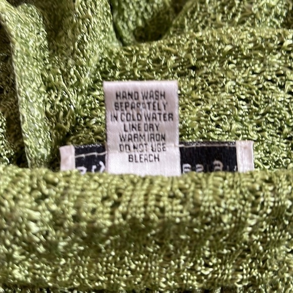 Style n Design green cape w/ cascading ruffles down the front & end of sleeve. L - Picture 8 of 9